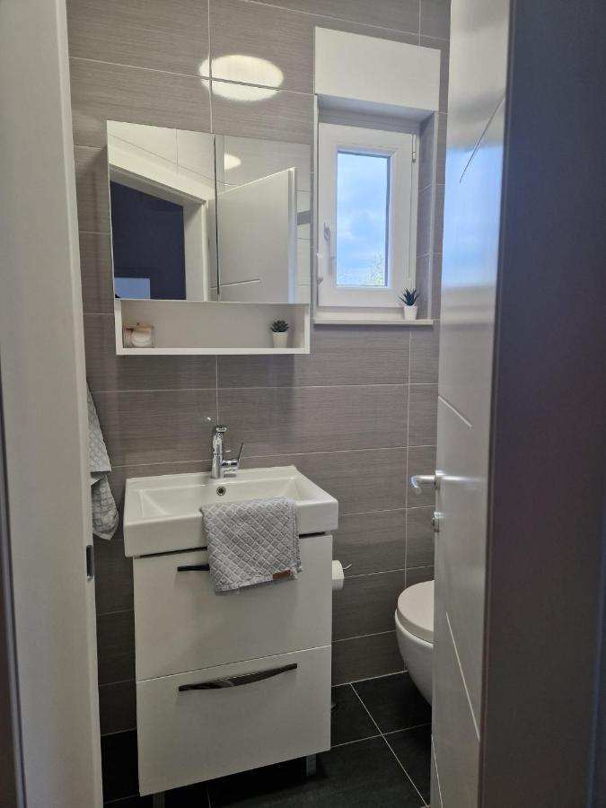 Apartman River Breeze 奥米什 外观 照片