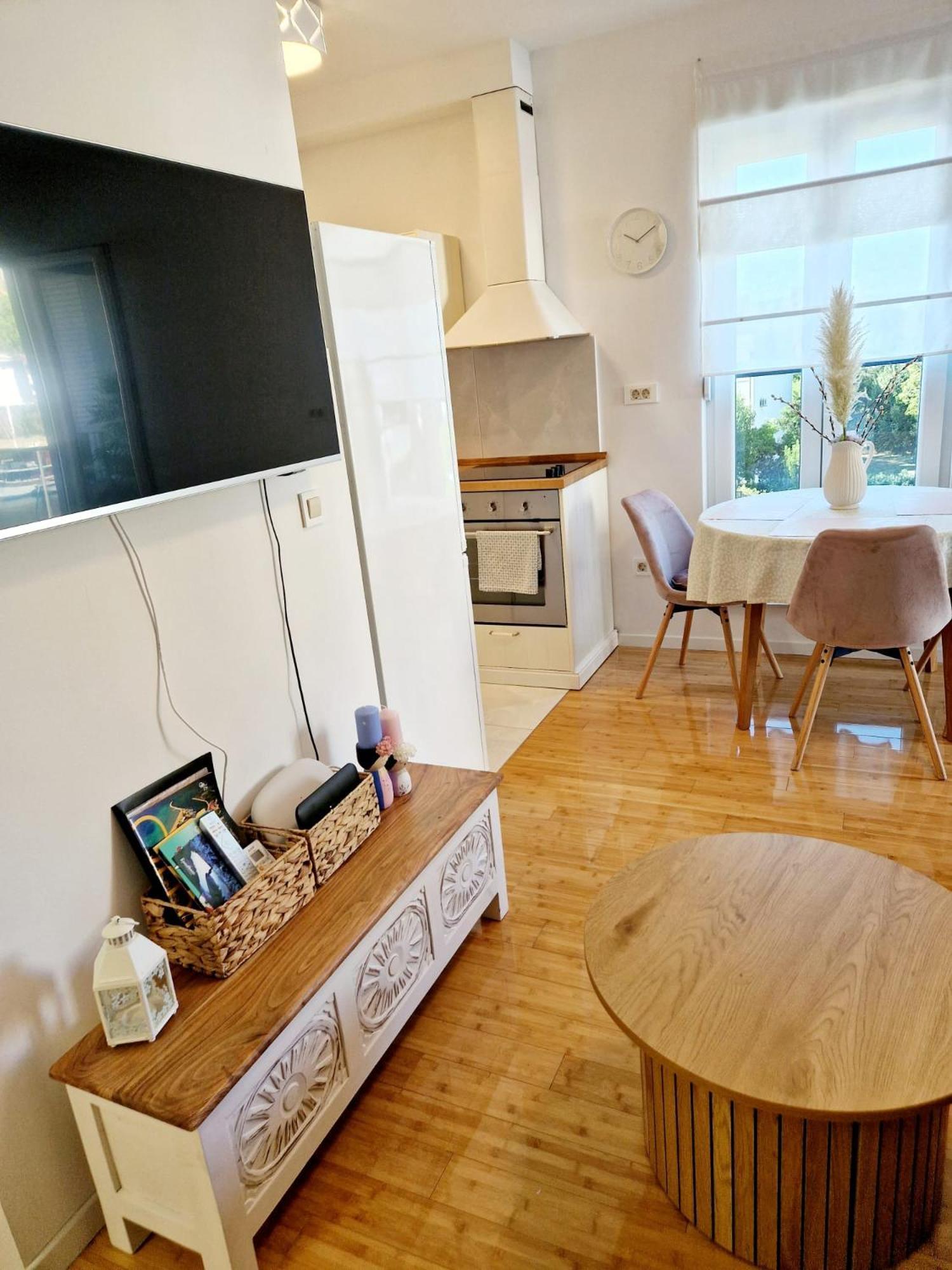 Apartman River Breeze 奥米什 外观 照片